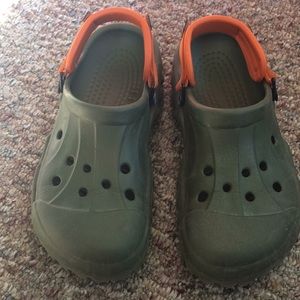 CROCS women’s 9 Mens 7 Green Orange